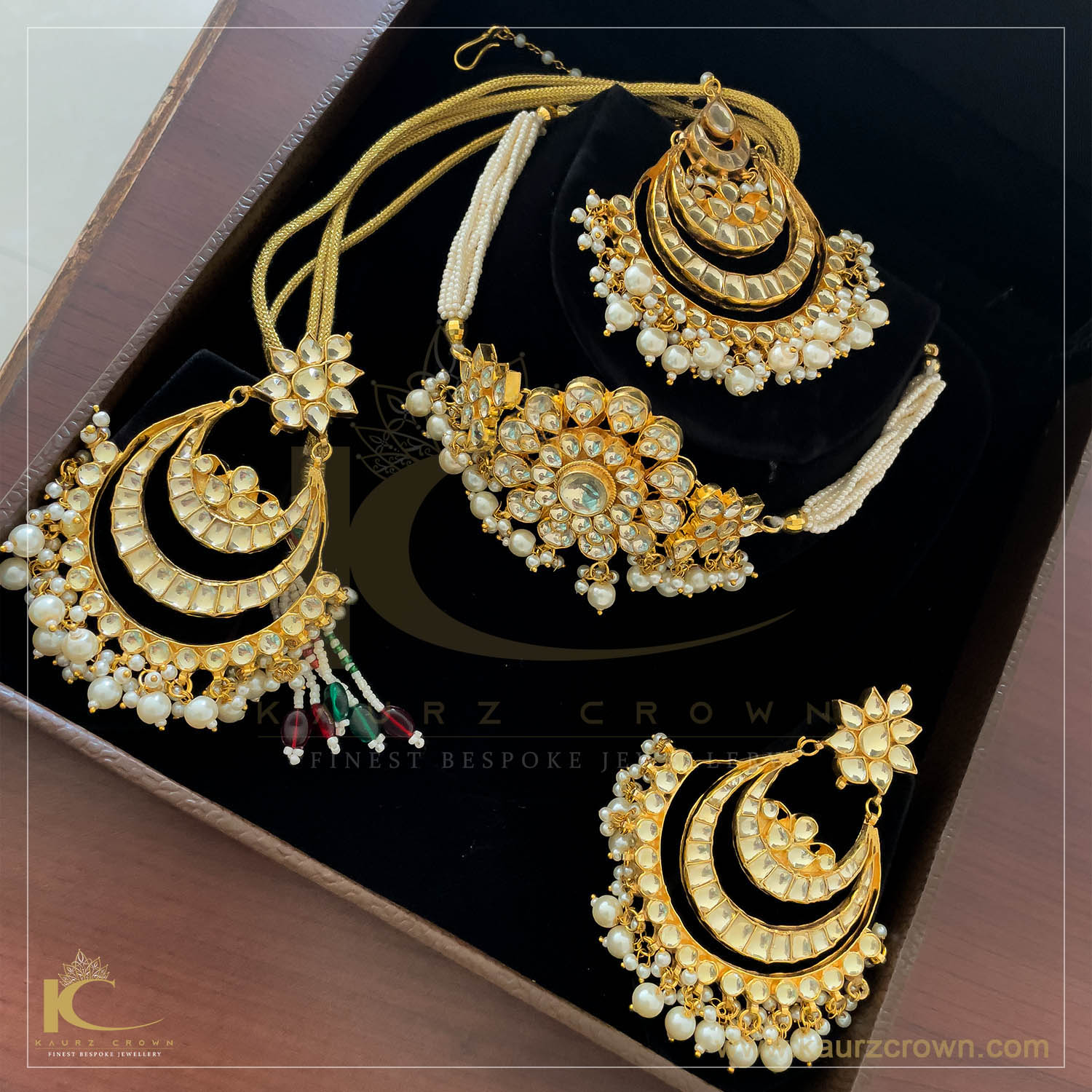 Mehtaab Chaandbaali Choker set