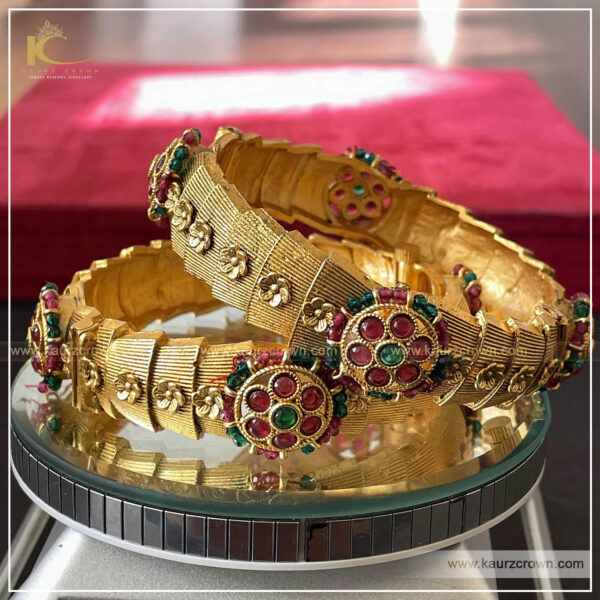 Traditional gold deals bangle design